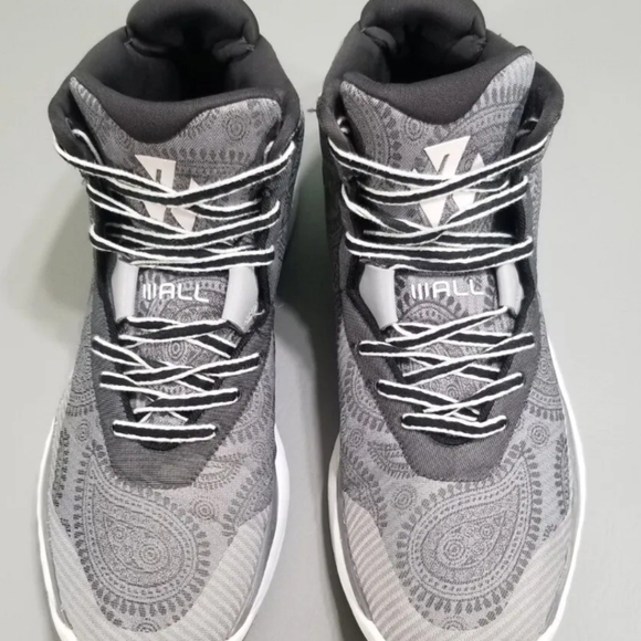 John wall Addidas basketball shoes - Picture 3 of 4